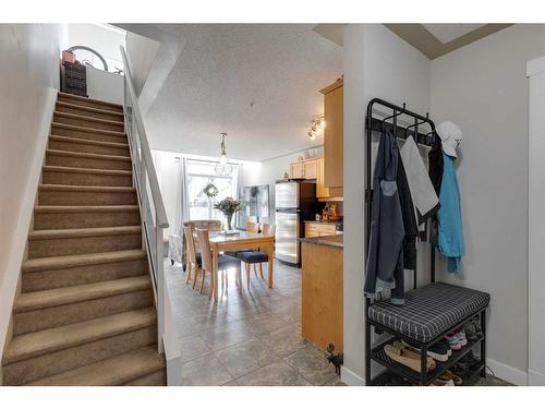 351-2233 34 Avenue Sw, Calgary, AB - Indoor Photo Showing Other Room