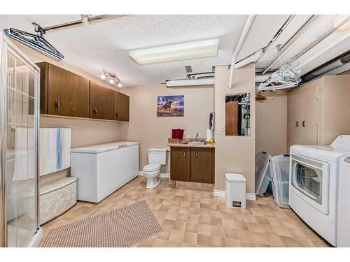 16 Cameron Crescent, Red Deer, AB - Indoor Photo Showing Laundry Room