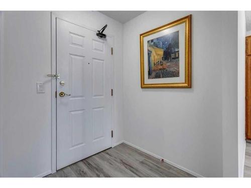 221-20 Coachway Road Sw, Calgary, AB - Indoor Photo Showing Other Room