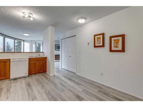 221-20 Coachway Road Sw, Calgary, AB - Indoor