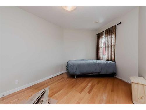 306-5110 36 Street, Red Deer, AB - Indoor Photo Showing Bedroom