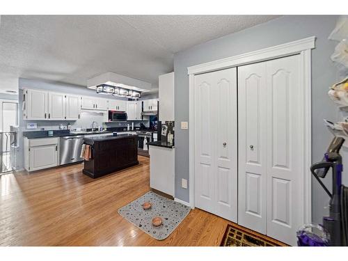 4816 49 Street, Lougheed, AB - Indoor Photo Showing Kitchen