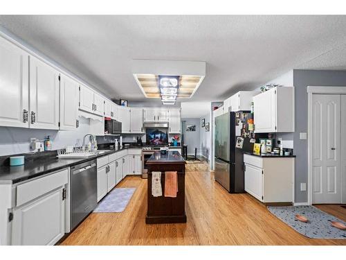 4816 49 Street, Lougheed, AB - Indoor Photo Showing Kitchen