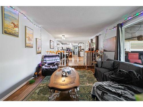 4816 49 Street, Lougheed, AB - Indoor Photo Showing Living Room