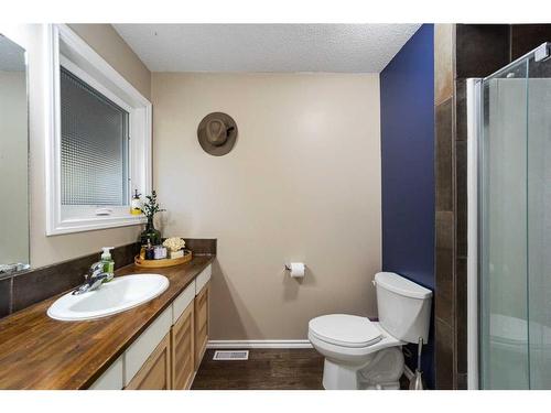 4816 49 Street, Lougheed, AB - Indoor Photo Showing Bathroom