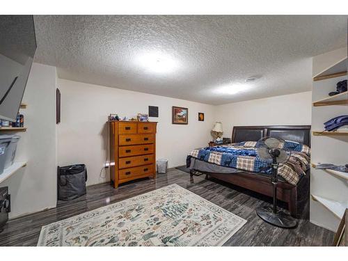 4816 49 Street, Lougheed, AB - Indoor Photo Showing Bedroom