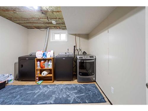 4816 49 Street, Lougheed, AB - Indoor Photo Showing Laundry Room