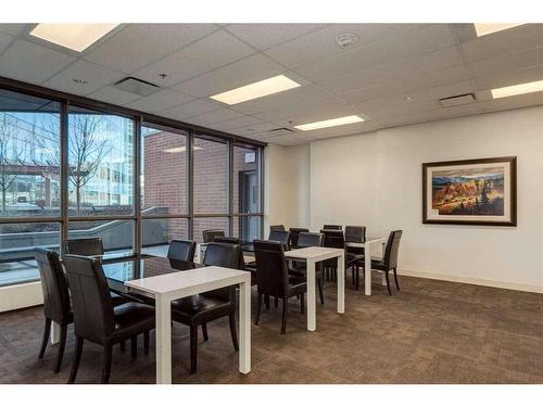 1704-225 11 Avenue Se, Calgary, AB - Indoor Photo Showing Dining Room