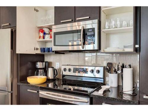 1704-225 11 Avenue Se, Calgary, AB - Indoor Photo Showing Kitchen With Stainless Steel Kitchen