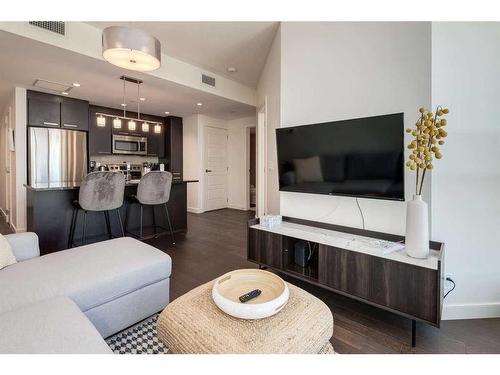 1704-225 11 Avenue Se, Calgary, AB - Indoor Photo Showing Living Room