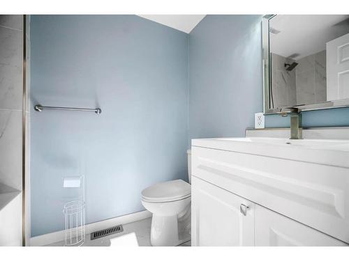 5210 57 Street, Camrose, AB - Indoor Photo Showing Bathroom