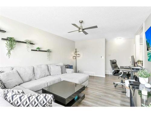 5239 48 Avenue, Sylvan Lake, AB - Indoor Photo Showing Living Room