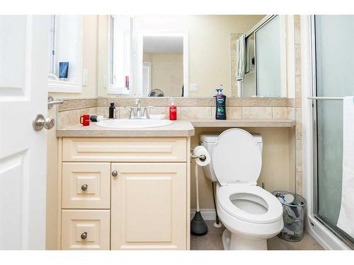 2 Mackenzie Crescent, Lacombe, AB - Indoor Photo Showing Bathroom