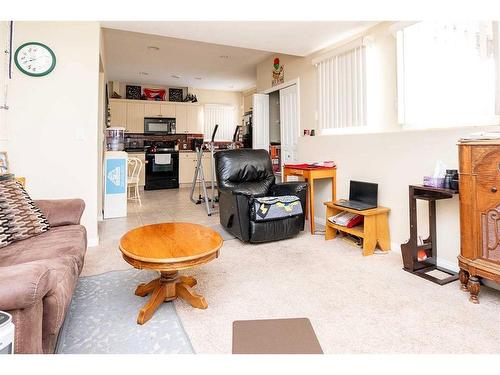 2 Mackenzie Crescent, Lacombe, AB - Indoor Photo Showing Living Room