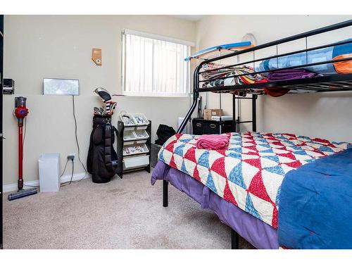 2 Mackenzie Crescent, Lacombe, AB - Indoor Photo Showing Bedroom