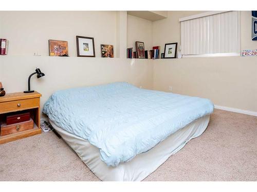 2 Mackenzie Crescent, Lacombe, AB - Indoor Photo Showing Bedroom