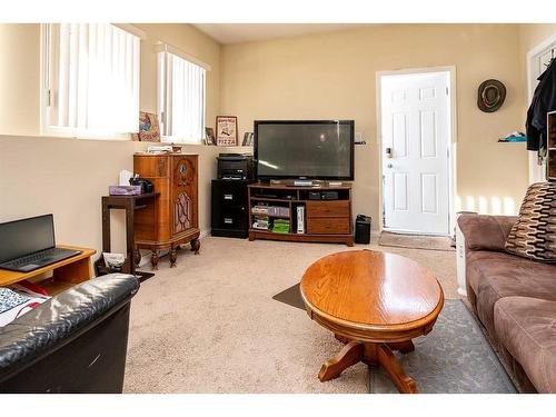 2 Mackenzie Crescent, Lacombe, AB - Indoor Photo Showing Living Room