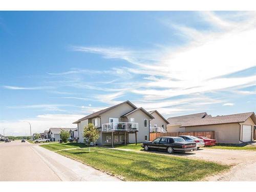 2 Mackenzie Crescent, Lacombe, AB - Outdoor