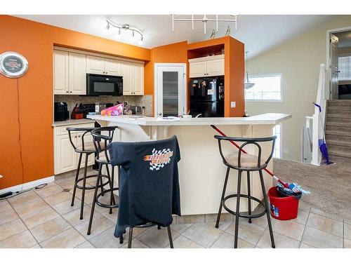 2 Mackenzie Crescent, Lacombe, AB - Indoor Photo Showing Kitchen