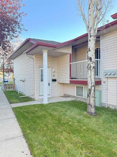 37-103 Addington Drive, Red Deer, AB - Outdoor