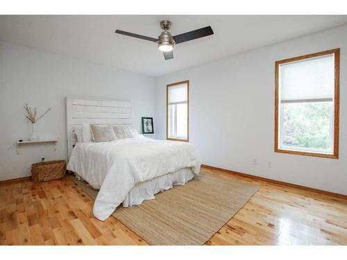 15 Pritchard Close, Sylvan Lake, AB - Indoor Photo Showing Bedroom