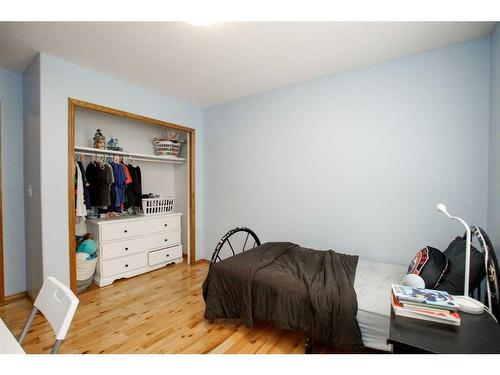 15 Pritchard Close, Sylvan Lake, AB - Indoor Photo Showing Bedroom