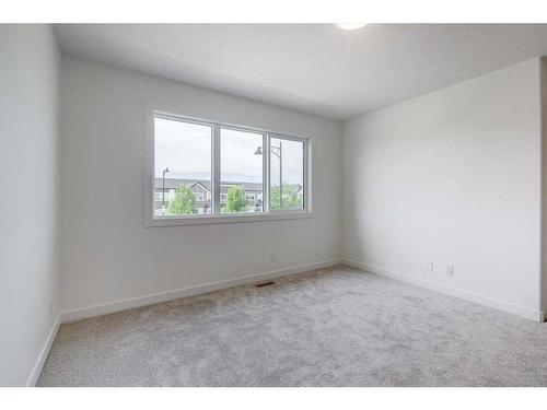 10 C Evergreen Way, Red Deer, AB - Indoor Photo Showing Other Room