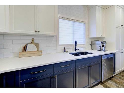 24 Lundberg Crescent, Red Deer, AB - Indoor Photo Showing Kitchen With Double Sink