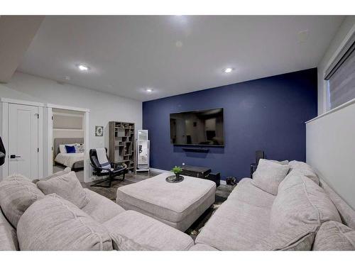 24 Lundberg Crescent, Red Deer, AB - Indoor Photo Showing Living Room