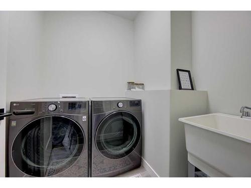 24 Lundberg Crescent, Red Deer, AB - Indoor Photo Showing Laundry Room