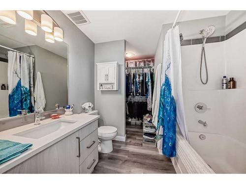 51 Ellington Crescent, Red Deer, AB - Indoor Photo Showing Bathroom