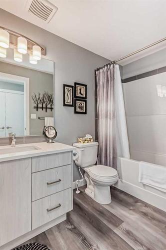 51 Ellington Crescent, Red Deer, AB - Indoor Photo Showing Bathroom