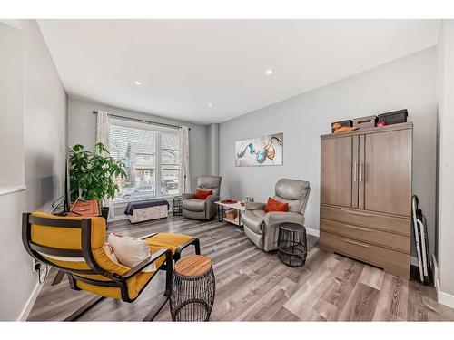 51 Ellington Crescent, Red Deer, AB - Indoor Photo Showing Living Room