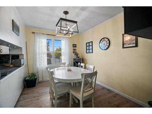 5003 47 Avenue, Forestburg, AB - Indoor Photo Showing Dining Room