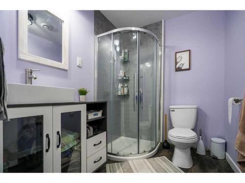 5003 47 Avenue, Forestburg, AB - Indoor Photo Showing Bathroom