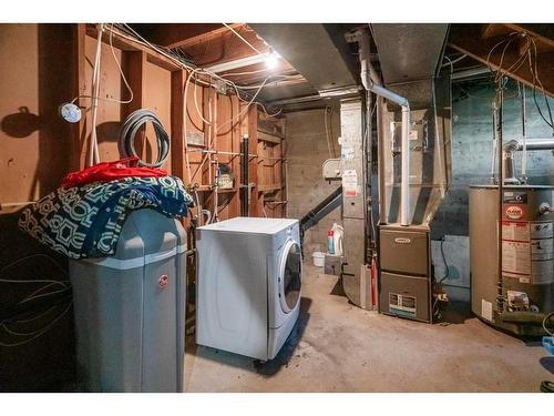 5003 47 Avenue, Forestburg, AB - Indoor Photo Showing Laundry Room