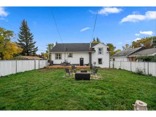 5003 47 Avenue, Forestburg, AB - Outdoor With Backyard