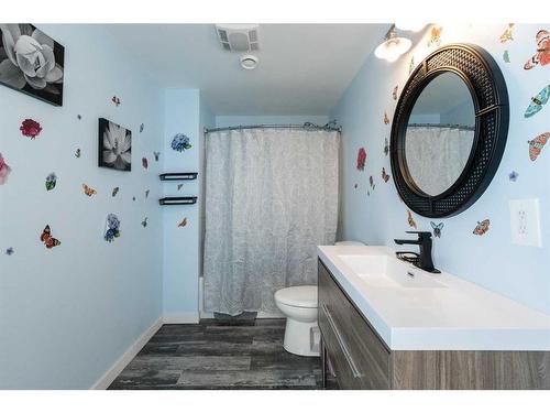 4926 Fox Drive, Clive, AB - Indoor Photo Showing Bathroom