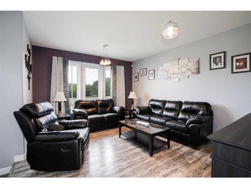 4926 Fox Drive, Clive, AB - Indoor Photo Showing Living Room