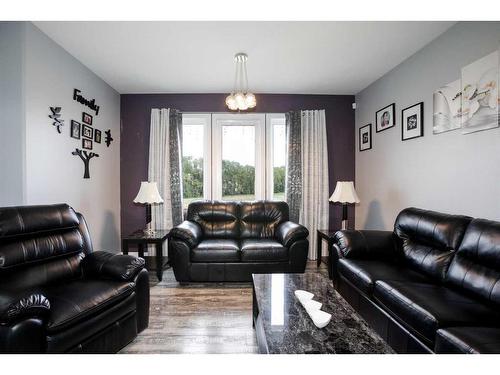 4926 Fox Drive, Clive, AB - Indoor Photo Showing Living Room