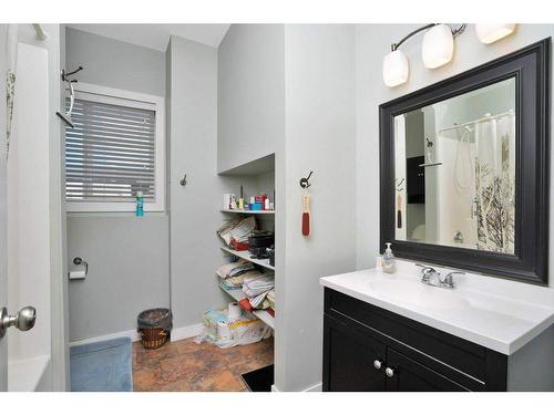 123 Herder Drive, Sylvan Lake, AB - Indoor Photo Showing Bathroom