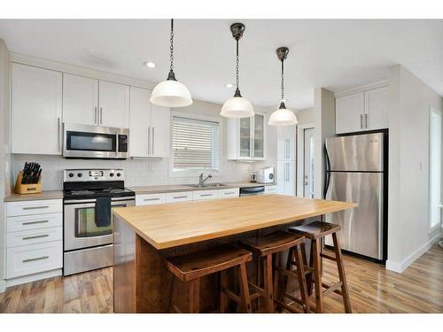 123 Herder Drive, Sylvan Lake, AB - Indoor Photo Showing Kitchen With Double Sink