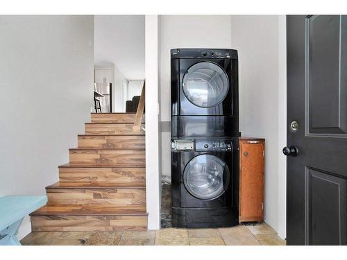 123 Herder Drive, Sylvan Lake, AB - Indoor Photo Showing Laundry Room