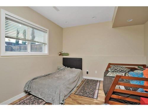 123 Herder Drive, Sylvan Lake, AB - Indoor Photo Showing Bedroom