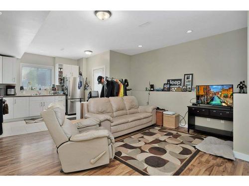 123 Herder Drive, Sylvan Lake, AB - Indoor Photo Showing Living Room