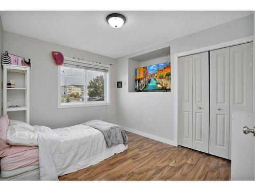 123 Herder Drive, Sylvan Lake, AB - Indoor Photo Showing Bedroom