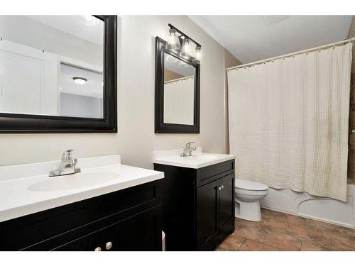 123 Herder Drive, Sylvan Lake, AB - Indoor Photo Showing Bathroom