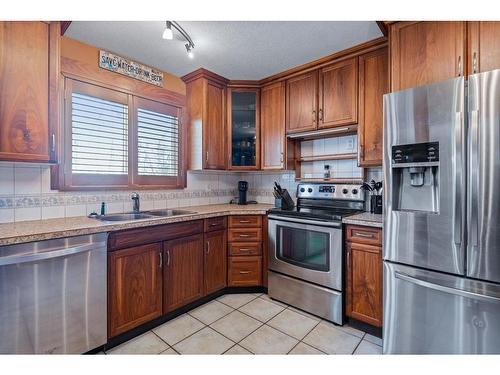 232-28128 Township Road 412, Rural Lacombe County, AB - Indoor Photo Showing Kitchen With Double Sink