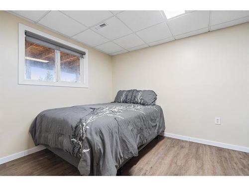 232-28128 Township Road 412, Rural Lacombe County, AB - Indoor Photo Showing Bedroom