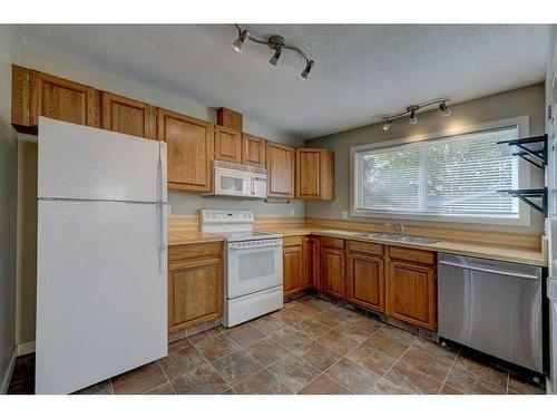 5451 76 Street, Red Deer, AB - Indoor Photo Showing Kitchen